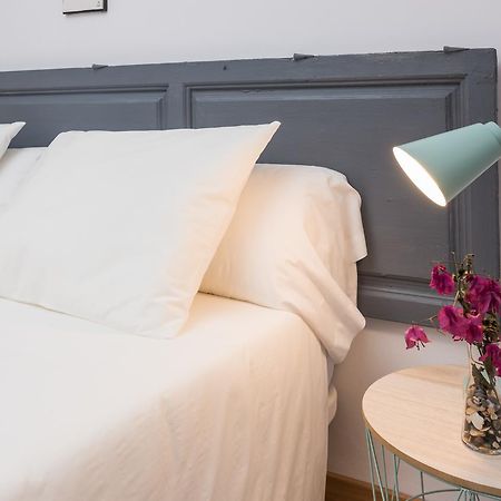Apartamentos Paseo De La Farola Málaga Exteriör bild