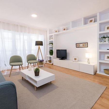 Apartamentos Paseo De La Farola Málaga Exteriör bild
