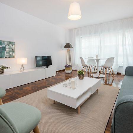 Apartamentos Paseo De La Farola Málaga Exteriör bild