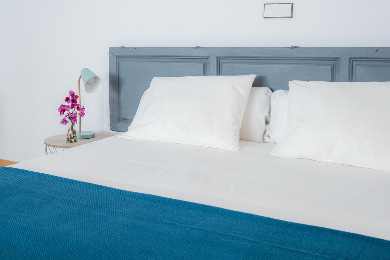 Apartamentos Paseo De La Farola Málaga Exteriör bild