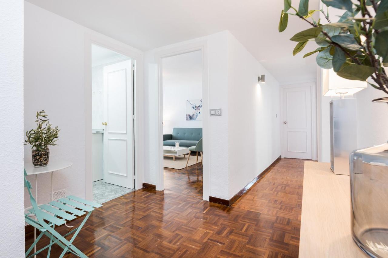 Apartamentos Paseo De La Farola Málaga Exteriör bild
