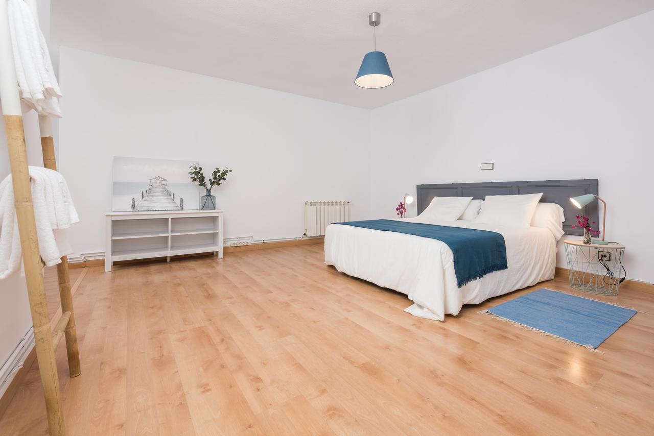 Apartamentos Paseo De La Farola Málaga Exteriör bild