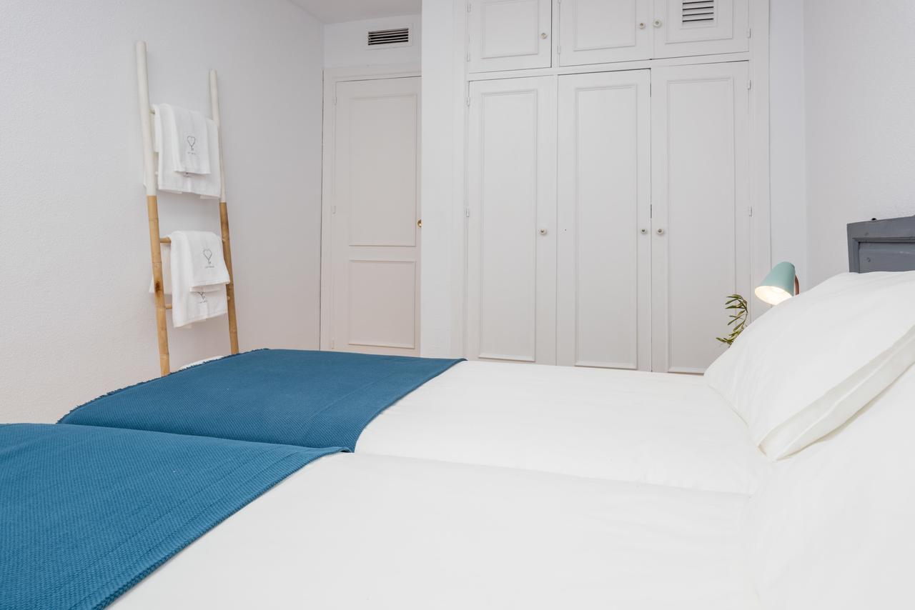 Apartamentos Paseo De La Farola Málaga Exteriör bild