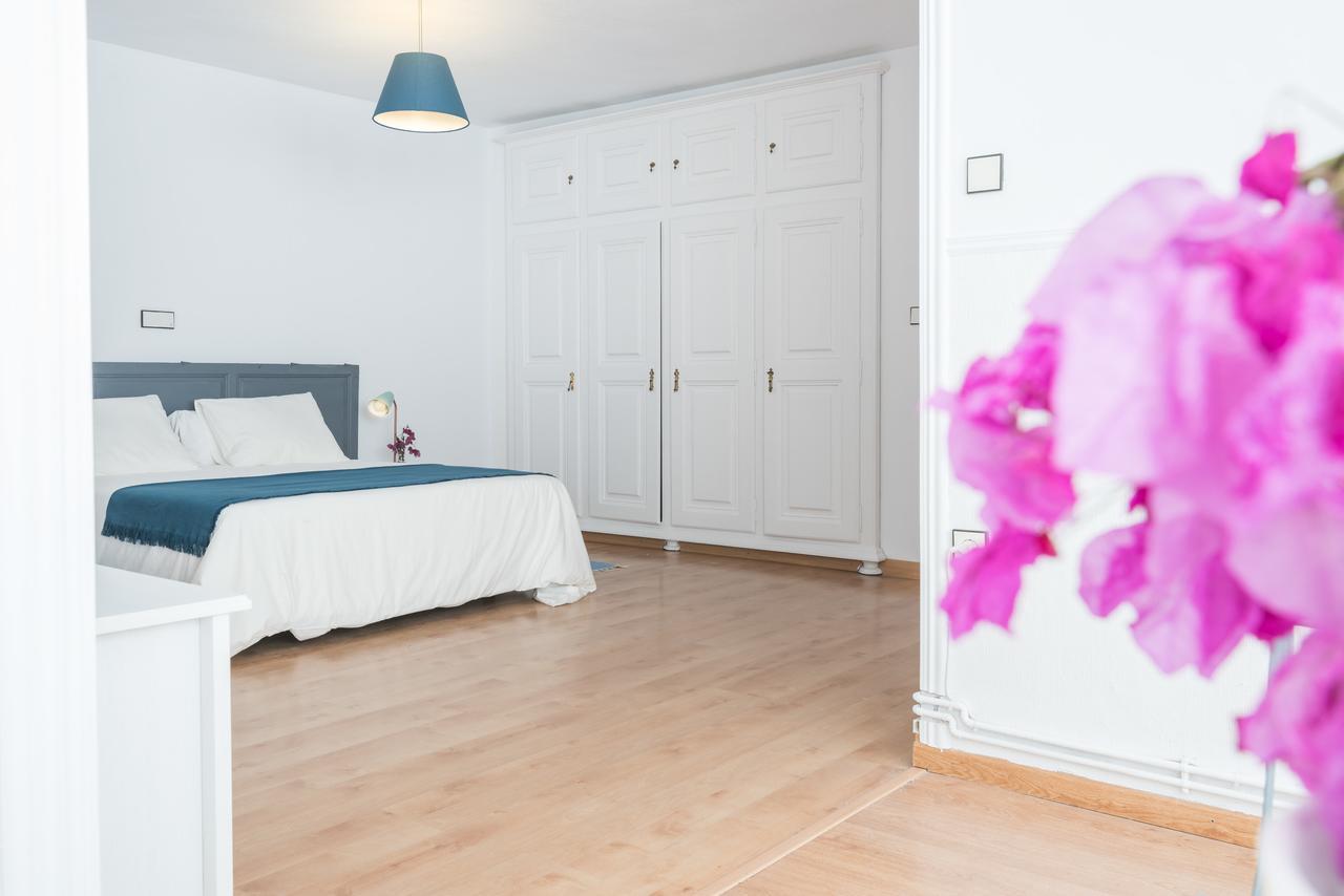 Apartamentos Paseo De La Farola Málaga Exteriör bild