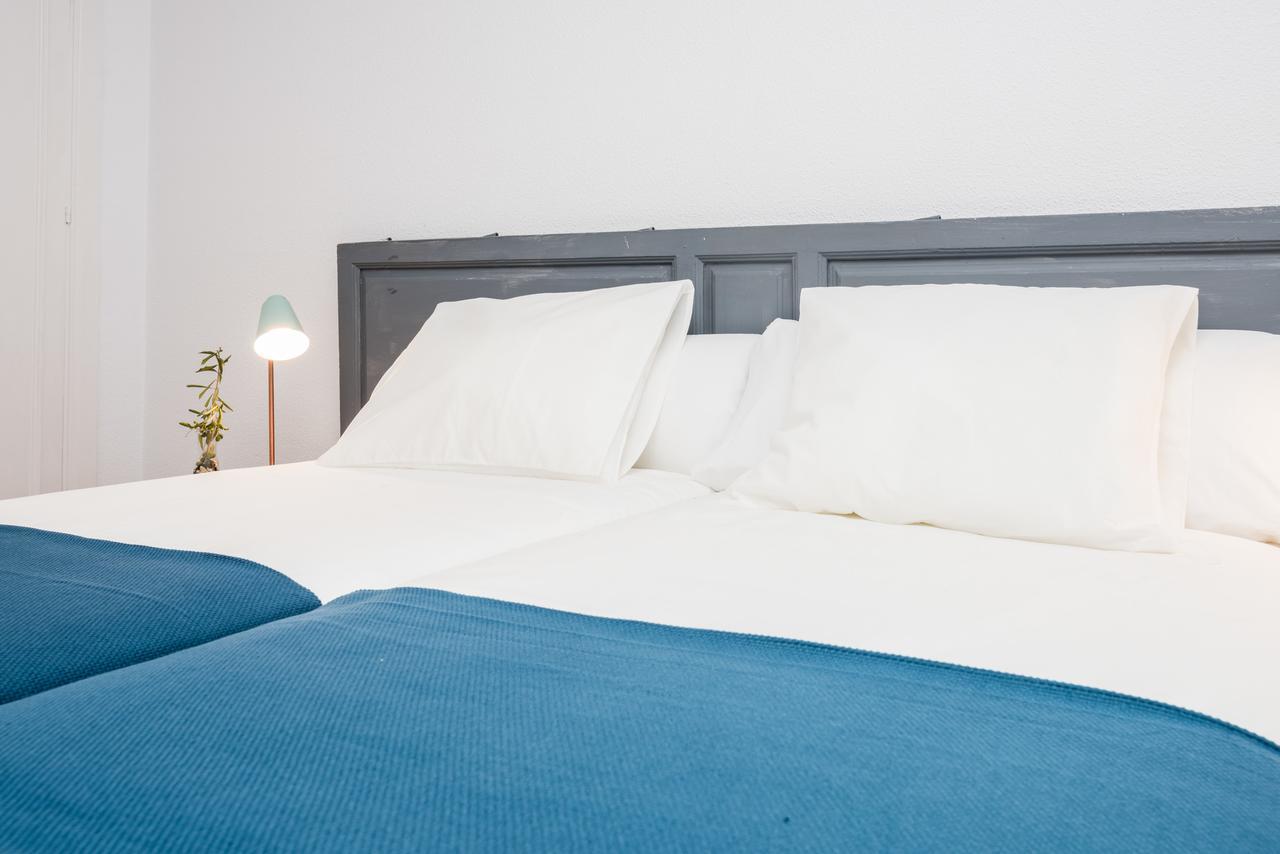 Apartamentos Paseo De La Farola Málaga Exteriör bild