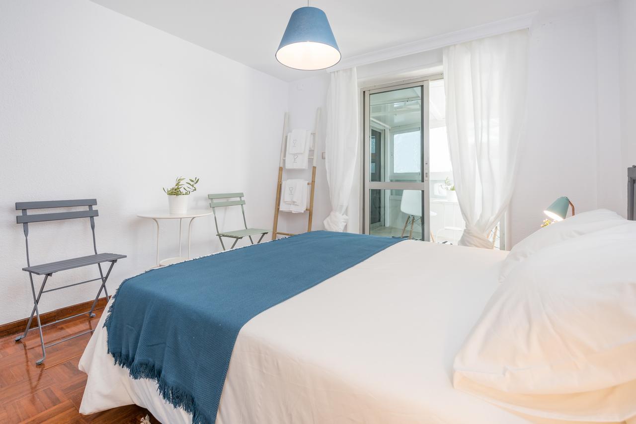 Apartamentos Paseo De La Farola Málaga Exteriör bild