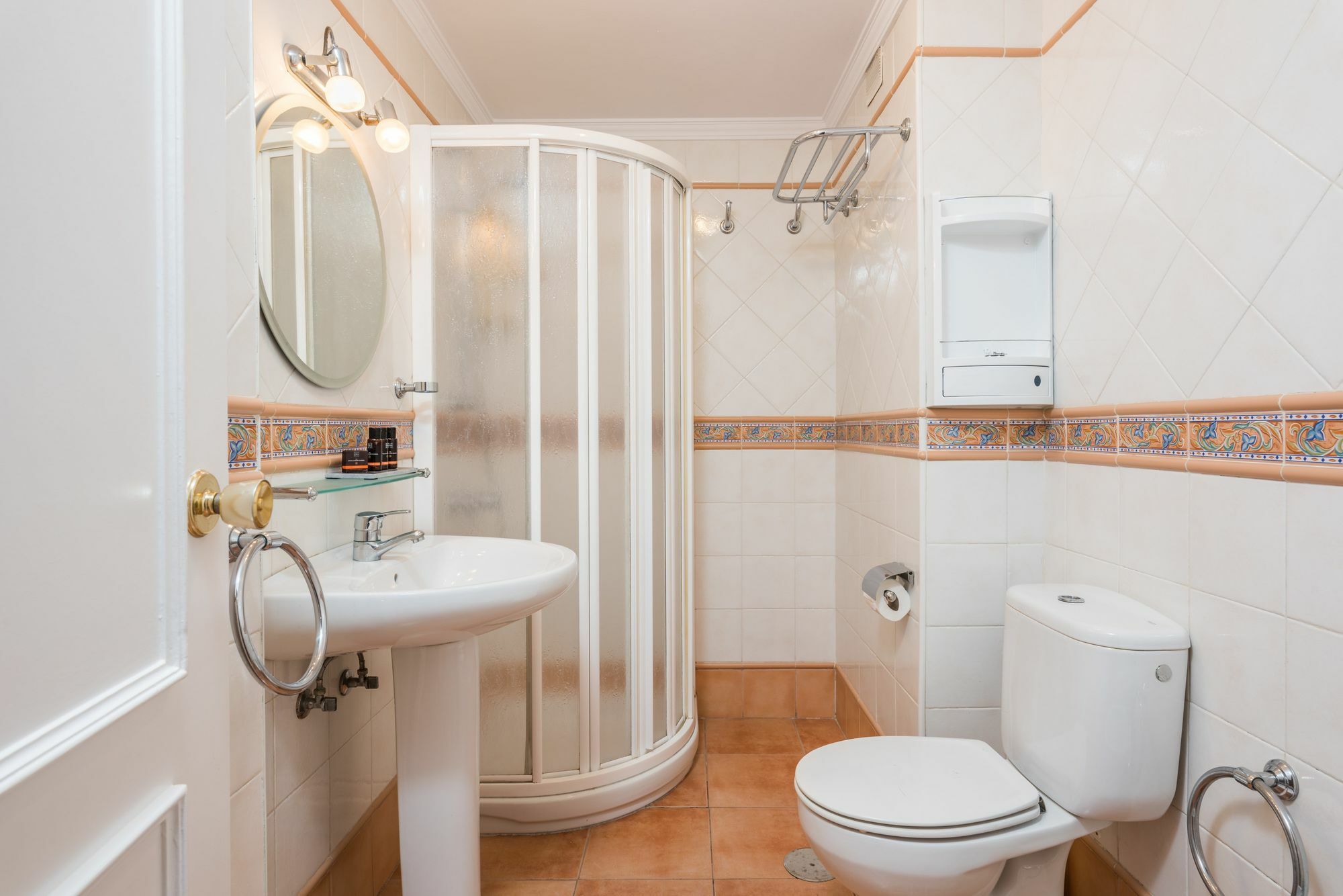 Apartamentos Paseo De La Farola Málaga Exteriör bild