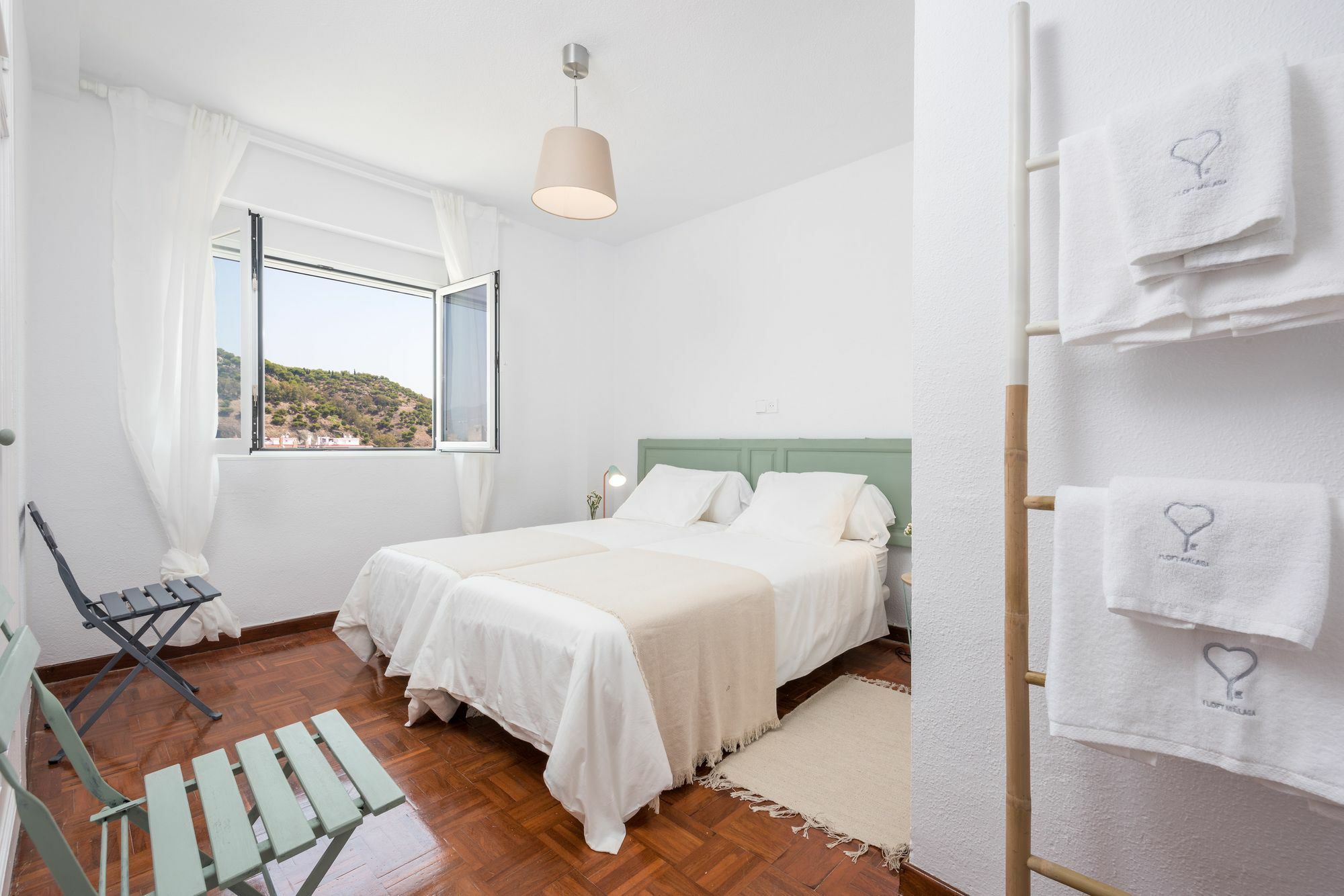 Apartamentos Paseo De La Farola Málaga Exteriör bild